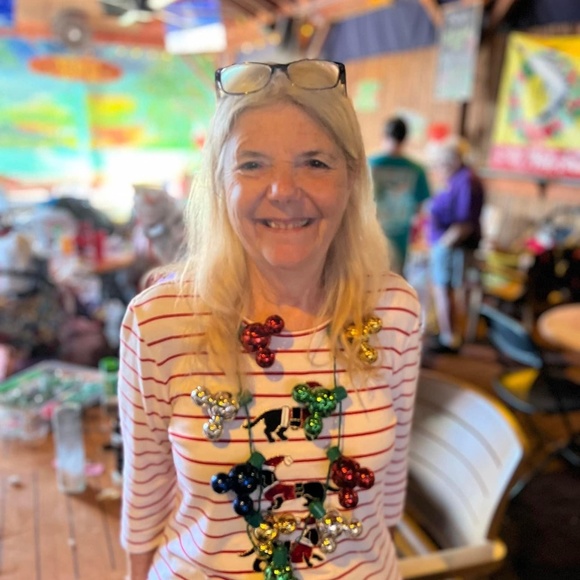 Meet your Posher, Janice - Picture 1 of 2